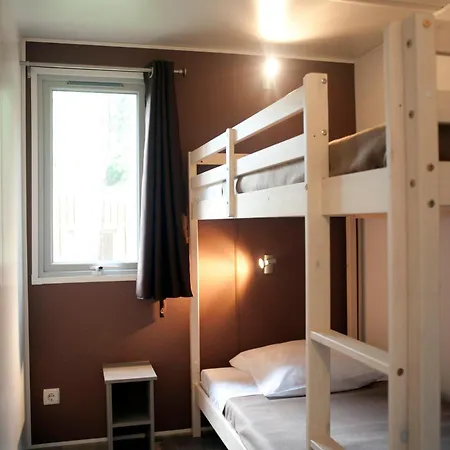 Huttopia Kamp alanı 4*