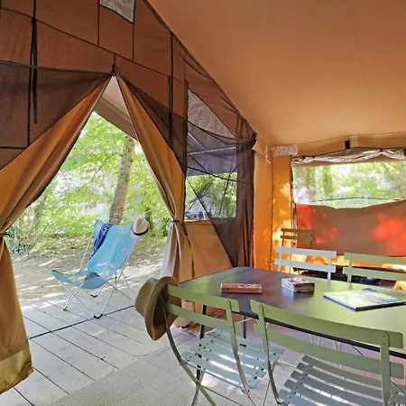 Huttopia Kamp alanı 4*